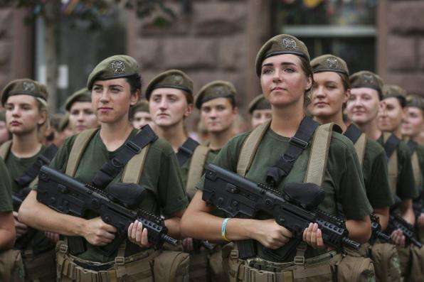 Порошенко підписав закон про гендерну рівність в армії 