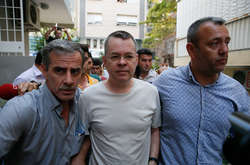 Брансона звинувачували у тому, що він здійснював протиправні дії в підтримку руху Ґюлена