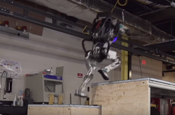 Людиноподібний робот тепер може застрибувати на стіни (відео)