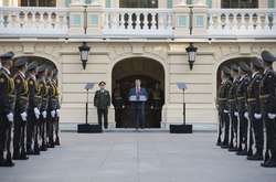 Порошенко привітав українських військових: Ви невпинно наближаєте перемогу