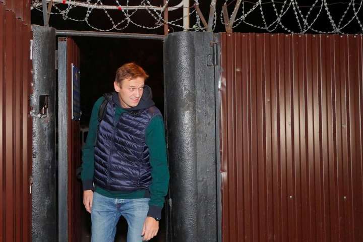 Російський опозиціонер-націоналіст Навальний вийшов на свободу
