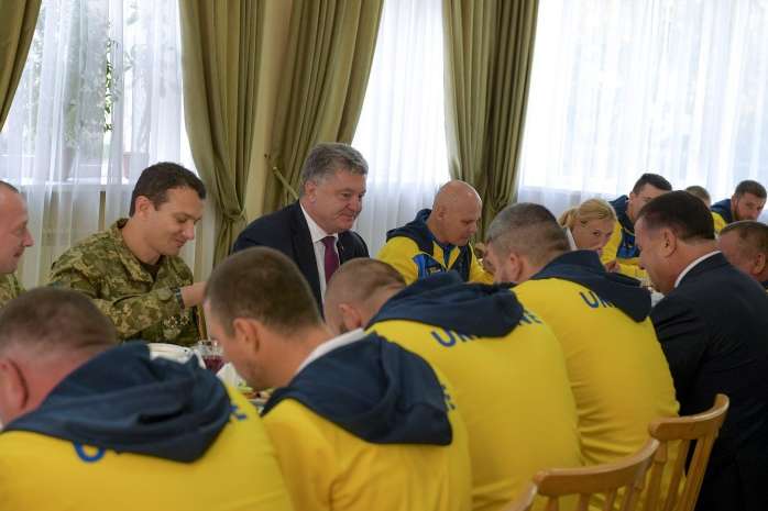 Президент зустрівся з ветеранами напередодні «Ігор нескорених» (фото)