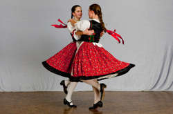 Для чардашу потрібні двоє