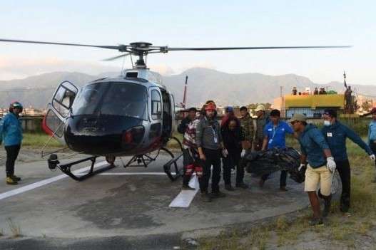 Тіла дев'ятьох альпіністів зняли з гори у Непалі 