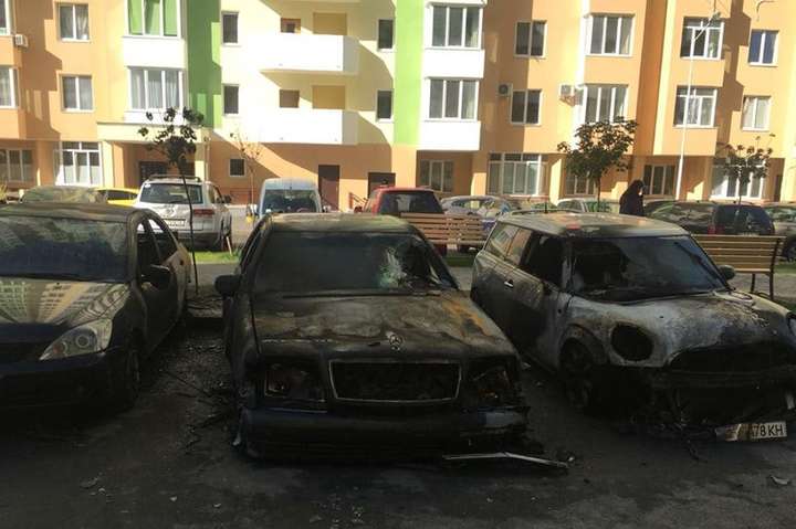 У Коцюбинському спалили дві машини працівниці селищної ради