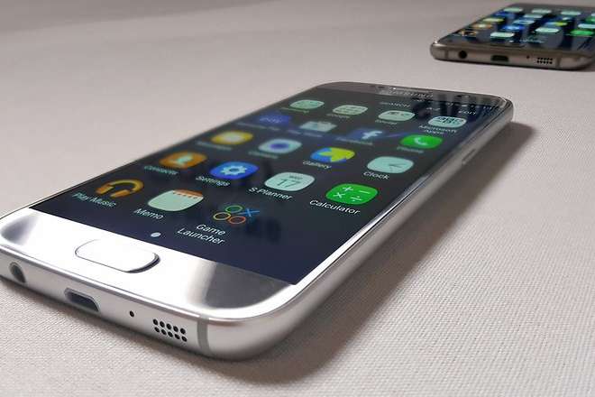 Samsung хоче прибрати роз'єми для навушників у смартфонах 