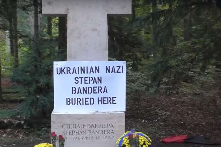 Пропагандист Грем Філіпс вчинив наругу над могилою Бандери у Мюнхені