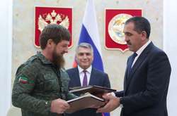  Глави Чечні і Інгушетії - Рамзан Кадиров і Юнус Бек-Євкуров після підписання угоди про кордон 