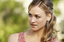 Звезда сериала «Рассказ служанки» впервые стала мамой