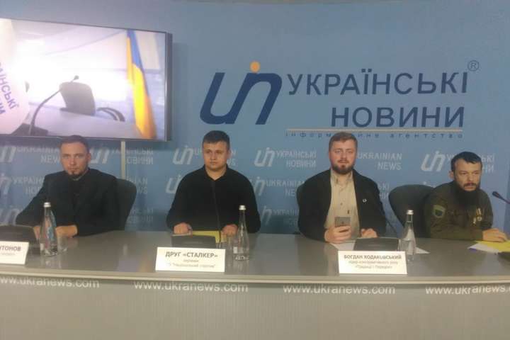 Активісти «Національного опору» засудили торгові відносини українських політиків з Росією