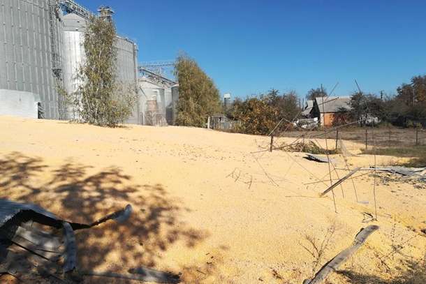 На Сумщині вибухнув елеватор: тонни кукурудзи опинились на вулиці 