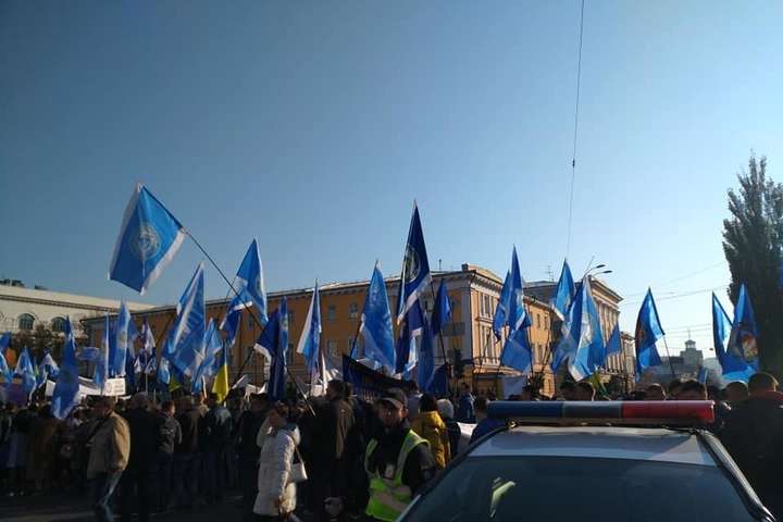 Акція протесту профспілок: до урядового кварталу йдуть близько тисячі осіб