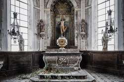 Прихована краса покинутих людиною місць. Філософські фото занедбаних будівель