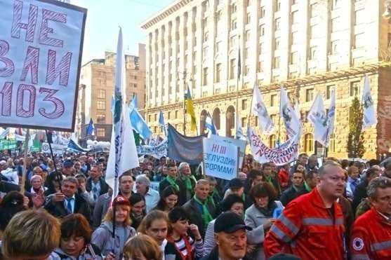 Центр Києва зупинився у заторах через акцію протесту профспілок