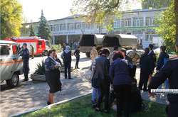 Очевидці повідомляють про теракт і автоматників у коледжі окупованої Керчі 