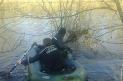 Під Києвом зі ставка рятувальники дістали тіло чоловіка