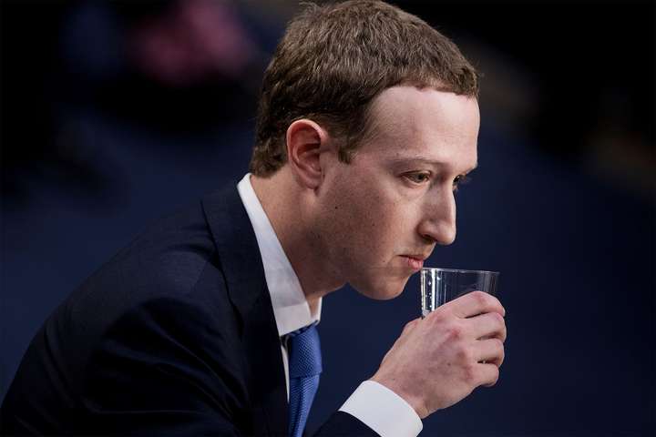 Инвестфонды предложили снять Цукерберга с должности главы совета директоров Facebook