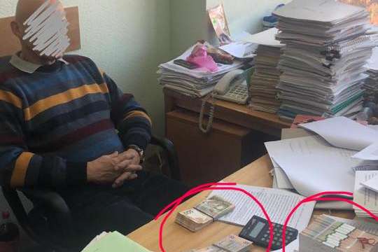 Столичного чиновника затримали на хабарі в 650 тисяч гривень