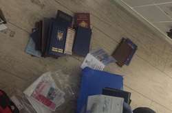 Викрито киянина, який займався підробкою документів і зберігав зброю