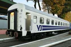 «Укрзалізниця» побіліла. Громадян шокував новий вигляд пасажирських вагонів (фото)