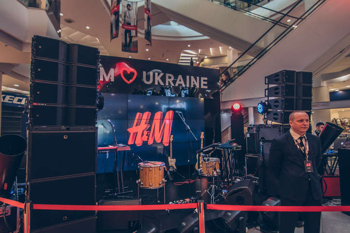 Червона доріжка, модний діджей-сет і відомий ведучий: як відкрили другий магазин H&M у Києві