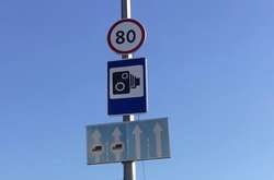 У столиці почали встановлювати знаки обмеження швидкості 80 км/год