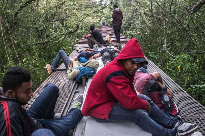 Трамп пригрозил закрыть границу США с Мексикой