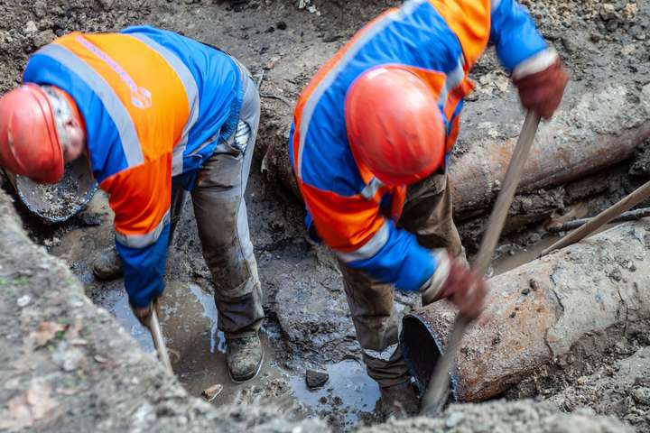 В Киеве после запуска горячей воды за один день зафиксировано более 300 повреждений труб