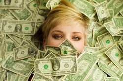 На першому місці рейтингу знаходиться Швейцарія з понад 530 тис. дол. на одну дорослу людину