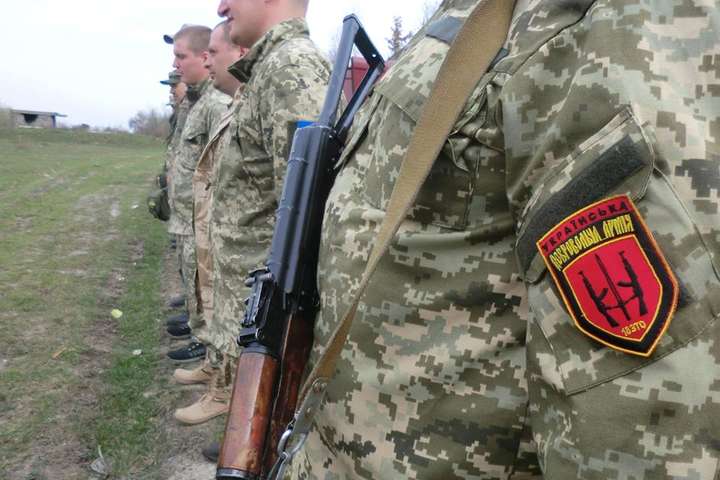 «Це ганьба»: Українська добровольча армія не захищатиме підозрюваних у нападі на Гандзюк