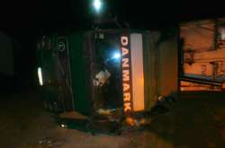 Водія придавило кабіною фури