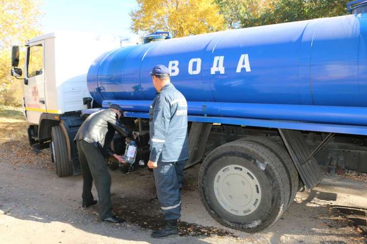 В Торецьк привезли понад 100 кубів питної води через аварію на водогоні