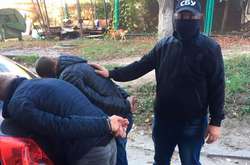  Правоохоронці затримали двох фігурантів справи на одній з вулиць Василькова  