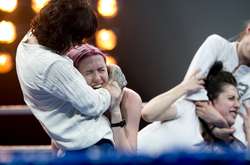 Кулаки, удары и скорая помощь: Группа «Агонь» устроила жесткие бои на «Топ-модели по-украински»