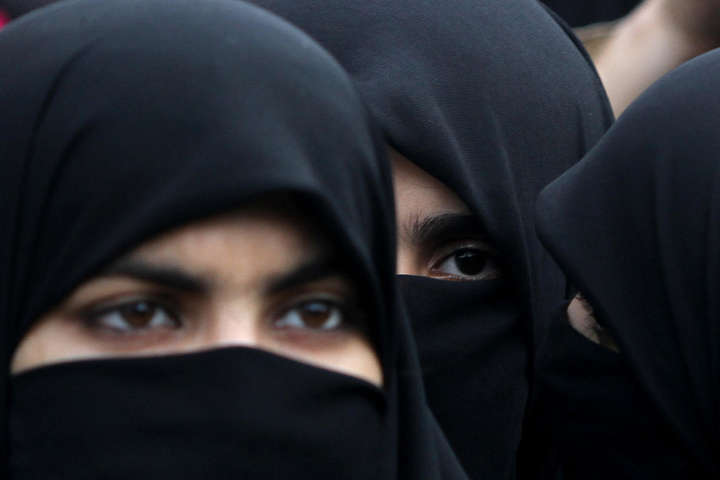 В Алжире женщинам запретили носить на работе никаб