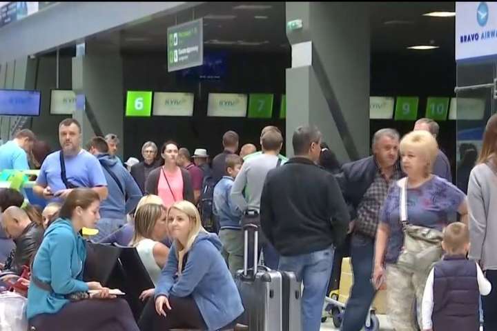 Авіакомпанія Bravo пояснила, чому вчора пасажири не могли вирушити до Єгипту