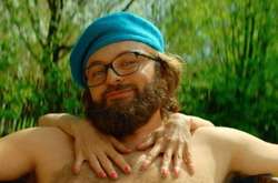 Комедию «Dzidzio первый раз» адаптировали для людей с нарушениями зрения и слуха