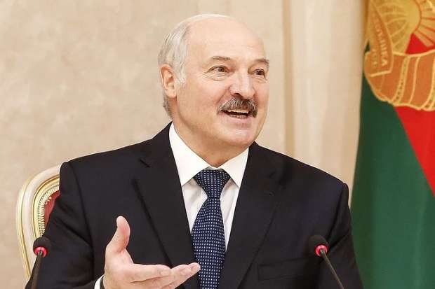 Лукашенко придумав, як зробити студентів «мужиками»