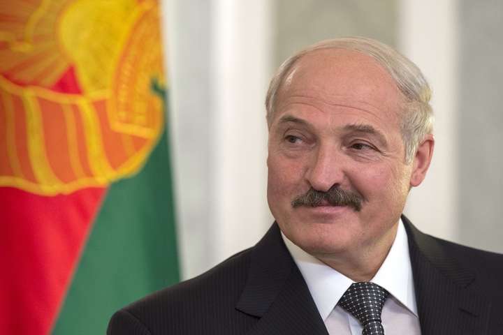 Лукашенко предложил отправлять студентов во время каникул в армию 
