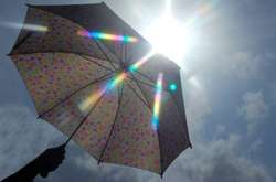 Погода в Україні: Ще тепло, але починає дощити