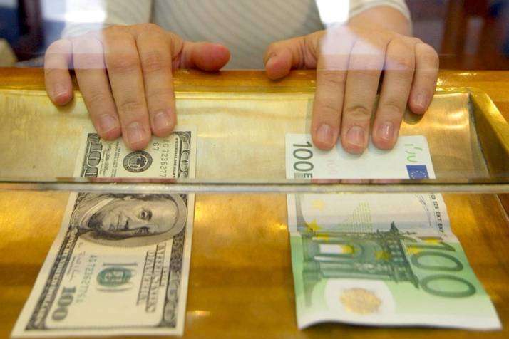 Курс від Нацбанку: гривня знизилася до долара та євро