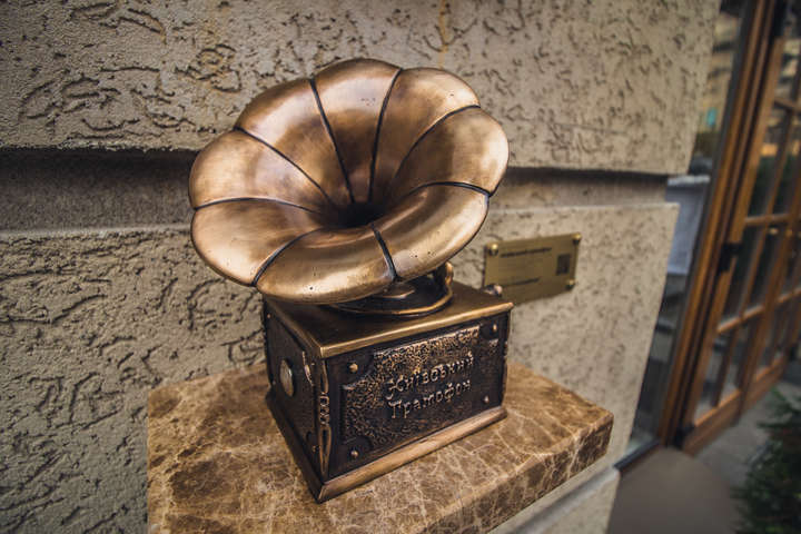 У Києві з’явився пам’ятник - музичний грамофон