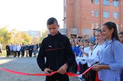 У Полтаві урочисто відкрили футбольний майданчик без воріт і покриття (фото)