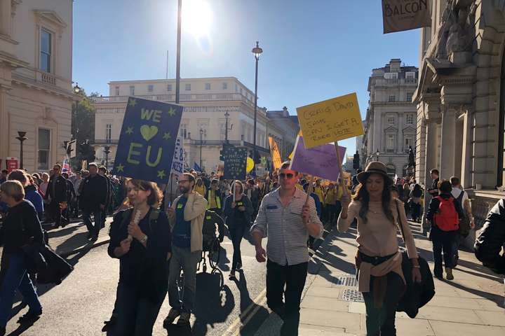Тисячі британців вийшли на вулиці, домагаючись нового референдуму щодо Brexit