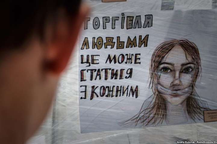 У Мінсоцполітики назвали вражаючу кількість жертв торгівлі людьми в Україні