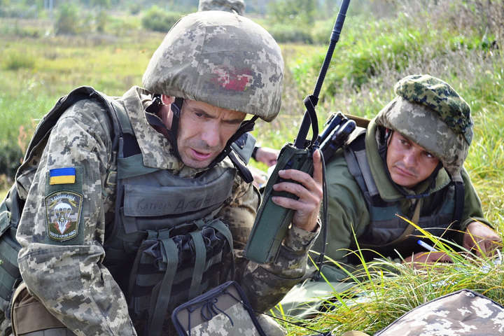 Окупанти на Донбасі поранили трьох військових