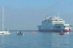 Біля берегів Британії пасажирський пором сів на мілину