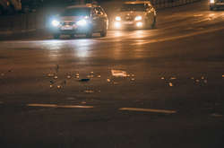 Автомобіль збив пішохода, зацепивши його дзеркалом