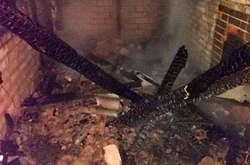 Внаслідок пожежі вогнем знищено покрівлю, перекриття, речі та майно, що знаходилось у середині будівлі