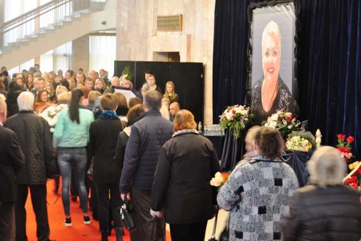 Житомир прощається із загиблою в ДТП Мариною Поплавською (фото, відео)